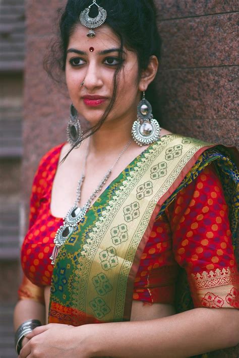 Beautiful Woman Image In Saree Dps Sari Attire Stylishinsaree Bodenswasuee