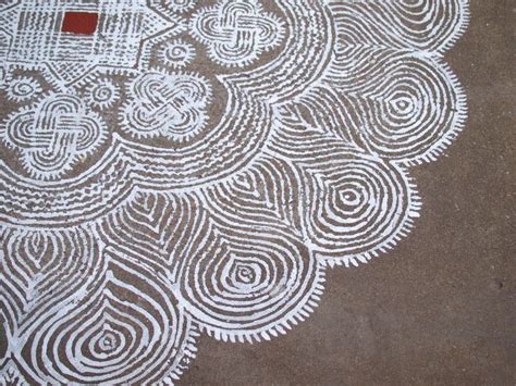 ముగ్గు) is a form of drawing that is drawn by using rice flour, chalk, chalk powder or rock powder. Detail of a kolam from the village of Cochin. Photo: Lena Sjoberg | Pattern, Quilting designs ...