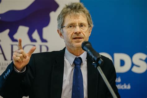 Srpna 1960), se v únoru 2020 stal předsedou senátu parlamentu české republiky. Miloš Vystrčil: Pro a proti ČRo Plus o zbraních v Ústavě ...