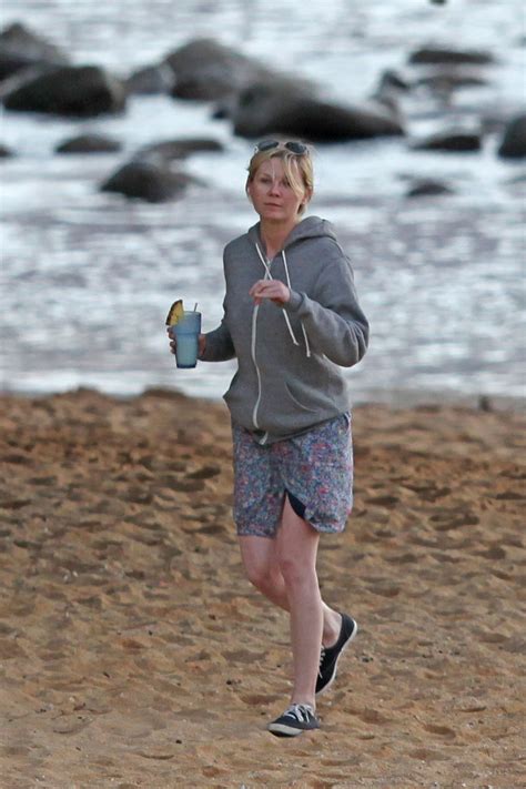 Kirsten Dunst On Vacation At Hawaii Hawtcelebs