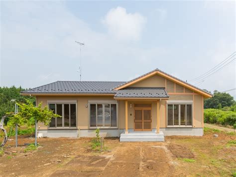 = 媒体相关网站 = 新华网 人民网. 自然に囲まれた和風平屋住宅;篠屋木材工業株式会社
