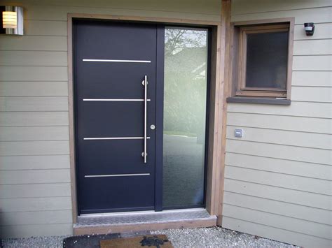 Porte vitrée extérieure porte fenetre bois porte entree vitree porte grange porte exterieur portes rustiques vieilles portes porte d'entrée provençale tiercée cintrée 6 carreaux portes d'entree. MENUIZEA Vente et pose de portes d'entrée en Savoie 73