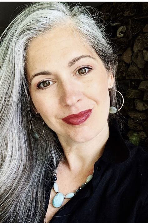 Pin By Eidna Minchio On Beleza Feminina Silver Haired Beauties Grey