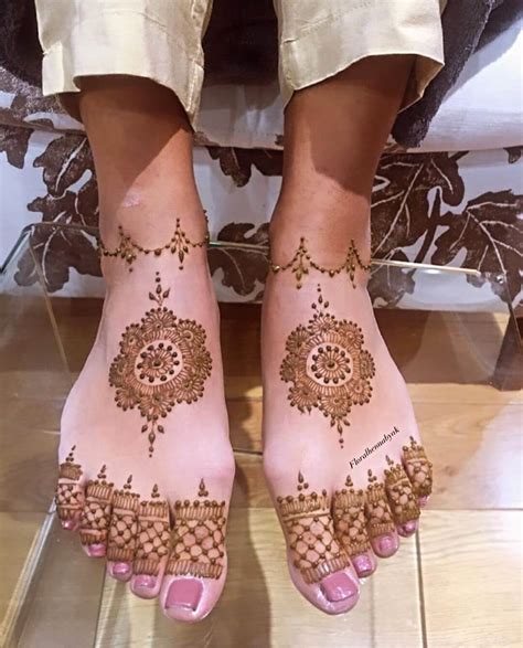 25 Easy And Simple Feet Mehndi Designs For Bride And Girls