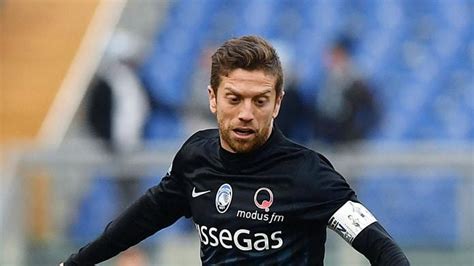 Papu gomez é o principal jogador da atalanta há mais de 5 temporadas. Gomez: «Offerte dalla Cina ma resto all'Atalanta, via solo ...