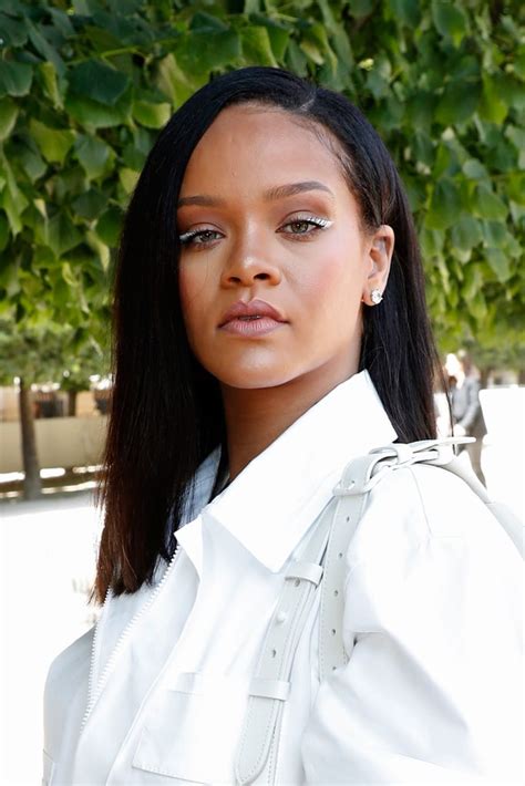Rihanna At The Louis Vuitton Menswear Ss 2019 Show Does Fenty Beauty