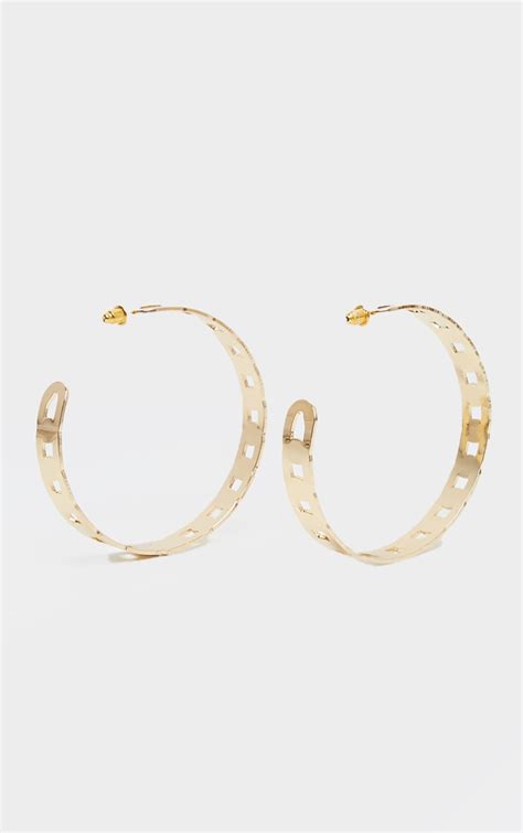 gold medium chunky chain hoop earrings prettylittlething