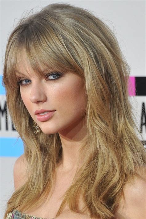 Her long hair and her fringes look glamorous at the red carpet. 32 Glamorous Long Haircuts with Bangs for Women