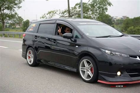 Modified custom toyota wish (1st generation, zne10) mpv with front and rear bumper body kit, rear roof spoiler, twin exhaust mufflers, 5 spokes wheels rims. Toyota Wish Modified - amazing photo gallery, some ...