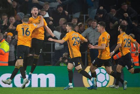 วูล์ฟแฮมป์ตัน (wolverhampton) ชื่อเต็ม วูล์ฟแฮมป์ตัน วันเดอร์เรอร์ส (wolverhampton wanderers football club) อยู่ทางทิศตะวันออกของเขตมิดแลนด์ ก่อตั้งขึ้นในปีค.ศ. พรีวิว เอฟเอ คัพ : วูล์ฟแฮมป์ตัน VS แมนเชสเตอร์ ยูไนเต็ด