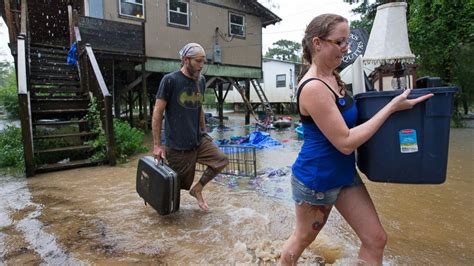 Historic Louisiana Flooding 3 Dead More Than 1000 Rescued Abc News