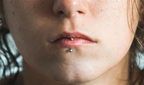 How To Care For A Horizontal Lip Piercing Identification And Treatment Of Infections Raditaz