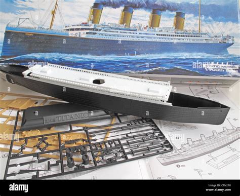 A Kit Model And The Unassembled Parts Of The Titanic Ship Stock Photo
