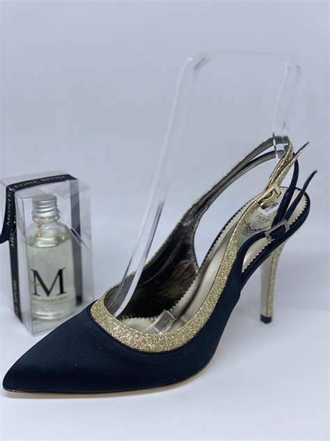 Comunemente chiamate le chanel, o la nuova scarpina di cenerentola, come le definì la stampa dell'epoca, queste scarpe furono create nel 1957 da madamoiselle coco chanel. Scarpe Modello Chanel Sposa : Scarpe Da Sposa 2021 Tutte ...