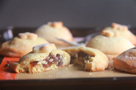 Cook filling ingredients in a medium saucepan until it thickens. Crumbs and Cookies: filled raisin cookies.