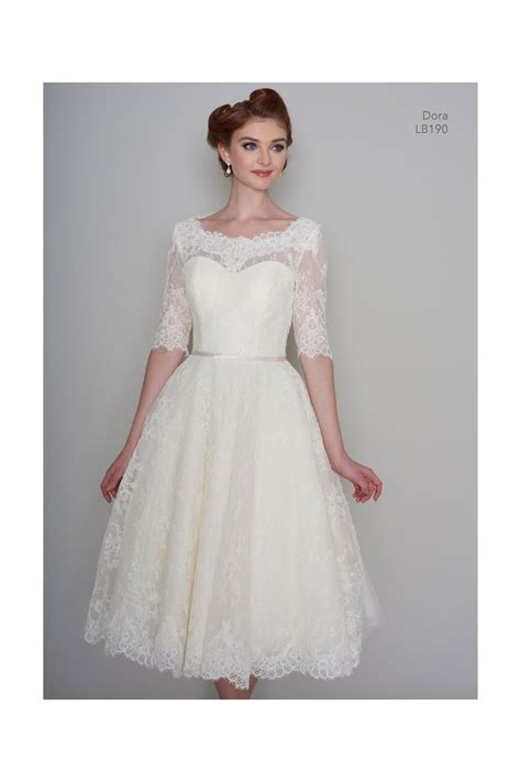 Vintage Lace Wedding Dresses With Sleeves August 2021