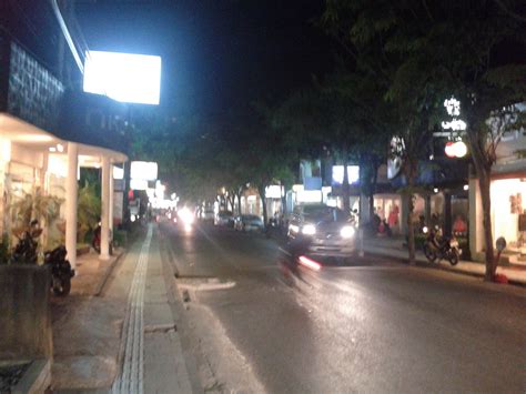 Foto Foto Perjalanan Jalan Raya Seminyak Bali Di Malam Hari