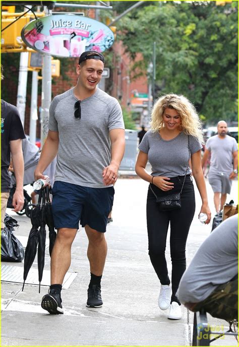 Tori Kelly Husband Andre Murillo Pick Up Pizza While Out In Nyc