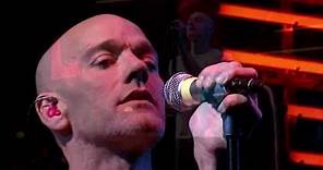 R. E. M. - Everybody Hurts (Live at Glastonbury 2003) HQ