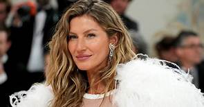 Gisele Bündchen shares a rare photo with all five of her sisters