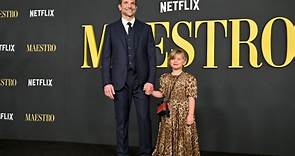 Bradley Cooper posa por primera vez con su hija Lea: así ha sido su debut en la alfombra roja a los seis años