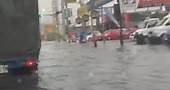 午後暴雨狂炸！新北新莊多路段積淹水過半個輪胎 - 生活 - 自由時報電子報