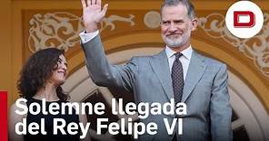Felipe VI, arropado con el himno de España a su llegada a Las Ventas