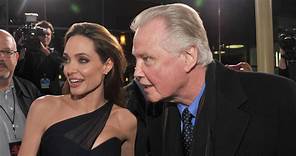 Angelina Jolie e Jon Voight divisi dalla guerra a Gaza: il padre attacca la figlia