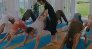 Kristen Bell - Yoga