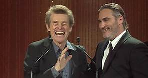 Willem Dafoe Introduces Joaquin Phoenix at the TIFF Tribute Gala - video Dailymotion