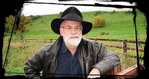 Terry Pratchett: la biografía del único terraplanista inteligente