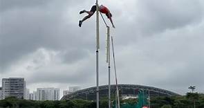 5.06m for Low Jun Yu! 🚀 Competing at the SA Allcomers Meet 5 this morning (9 Dec), @lowjunyu adds another 3cm to his own National Record for the Men’s Pole Vault 🇸🇬 Congratulations to Jun Yu and his coach David Yeo. More updates to come. | Singapore Athletics