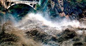 長江一號洪水逼近三峽大壩 川貴連環地震加劇潰壩危機