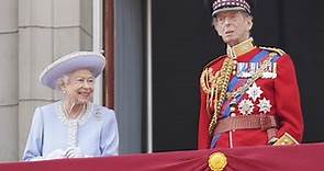 Queen arrives on balcony with Duke of Kent | Platinum Jubilee