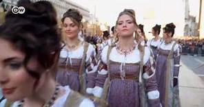 Lujosos disfraces en el carnaval de Venecia | Euromaxx
