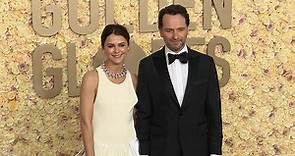 Keri Russell and Matthew Rhys pose at the Golden Globes 2024