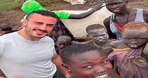 JAGGER enseña Fotos de su Viaje a África Sudan