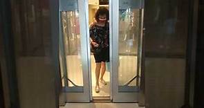 高雄大立精品百貨超漂亮的透明電梯（三菱Mitsubishi）（A館的電梯）
