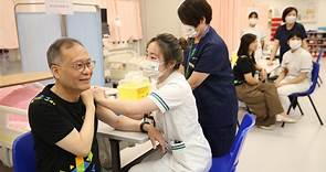 【流感疫苗】都大首辦流感疫苗接種日　30名護理學生服務回饋師生 - 香港經濟日報 - TOPick - 新聞 - 社會