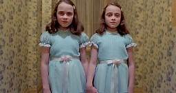 Así se ven las gemelas de "El Resplandor" 37 años después