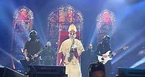 Ghost - Papa Nihil coming back from the dead during Miasma (Paris, 18/04/2022, AccorHotels Arena)
