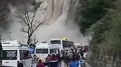 On Camera | Massive landslide near Helang blocks Badrinath highway