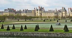 Château de Fontainebleau France • A Walk through the History of French Chateau