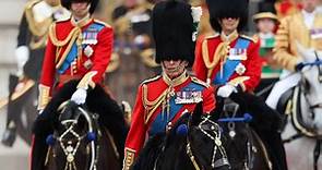 El rey Carlos III cabalga en su primer desfile oficial por su cumpleaños