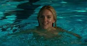 Scarlett Johansson se Baña sin Ropa en la Piscina y Bradley Cooper Alucina