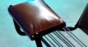 Restaurare una sedia da barbiere d'epoca per trasformarla in una seduta adatta ai videogiocatori