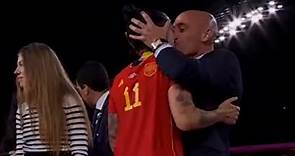 El presidente de la Federación, Luis Rubiales, besó en la boca a Jennifer Hermoso después de que Esp