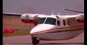 Bob Hoover - Shrike Commander 500S - 1986 Denver Full Flight HD