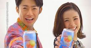 【日本CM】相葉雅紀上戶彩穿花俏衣裝起舞拿起水果榨汁所為何事？