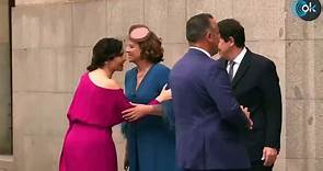 Alfonso Fernández Mañueco y su esposa a su llegada a la boda de Almeida